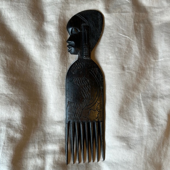 African Wood carving - Picture 1 of 2